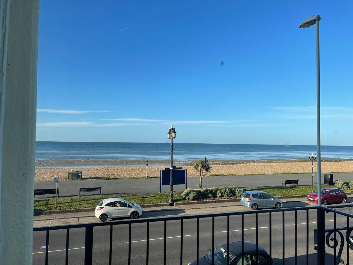 Seaview Flat With Balcony, Spacious 2 Bedroom Worthing Exterior photo