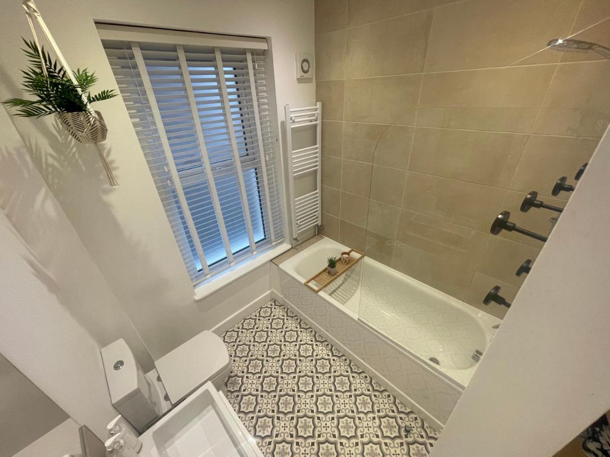 Seaview Flat With Balcony, Spacious 2 Bedroom Worthing Exterior photo